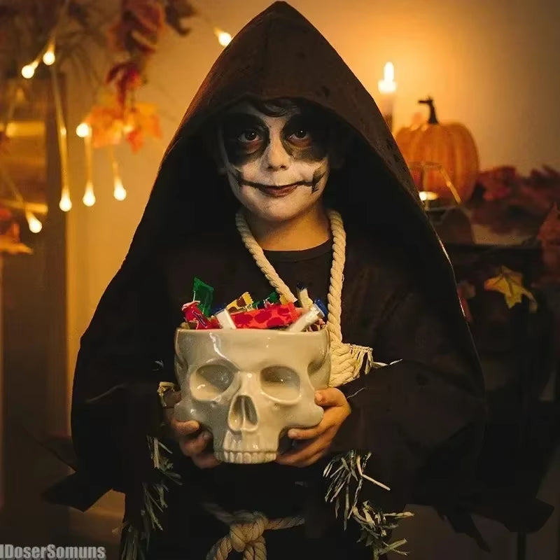 Retro Porcelain Skull Pasta Bowl - Gothic Halloween Tableware, Unique Ceramic Bowl for Noodles, Salad, Candy & Tabletop Decor!