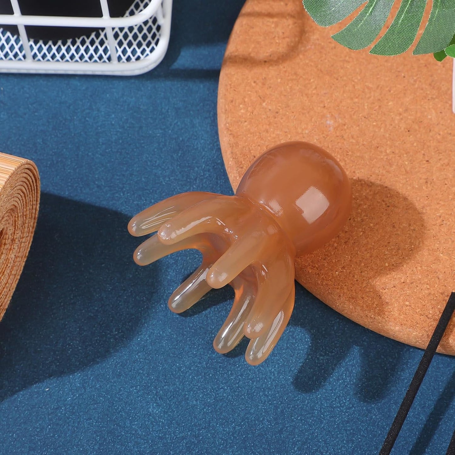 Head Massage Comb Octopus Scalp Massager 7.5Cm Compact Portable Tool Jade-Like Texture for Spa Hair Care and Acupressure Massage