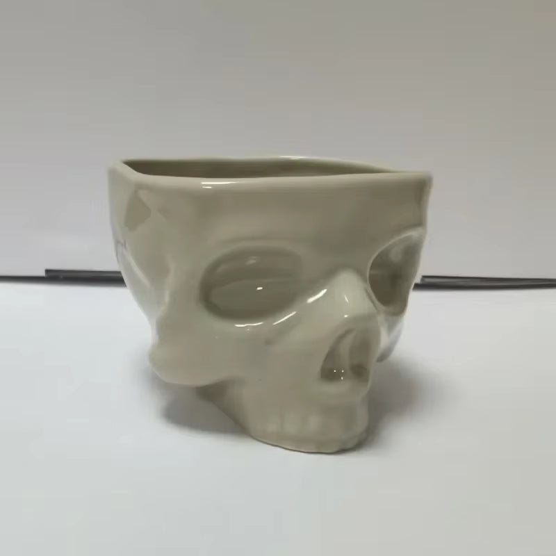 Retro Porcelain Skull Pasta Bowl - Gothic Halloween Tableware, Unique Ceramic Bowl for Noodles, Salad, Candy & Tabletop Decor!